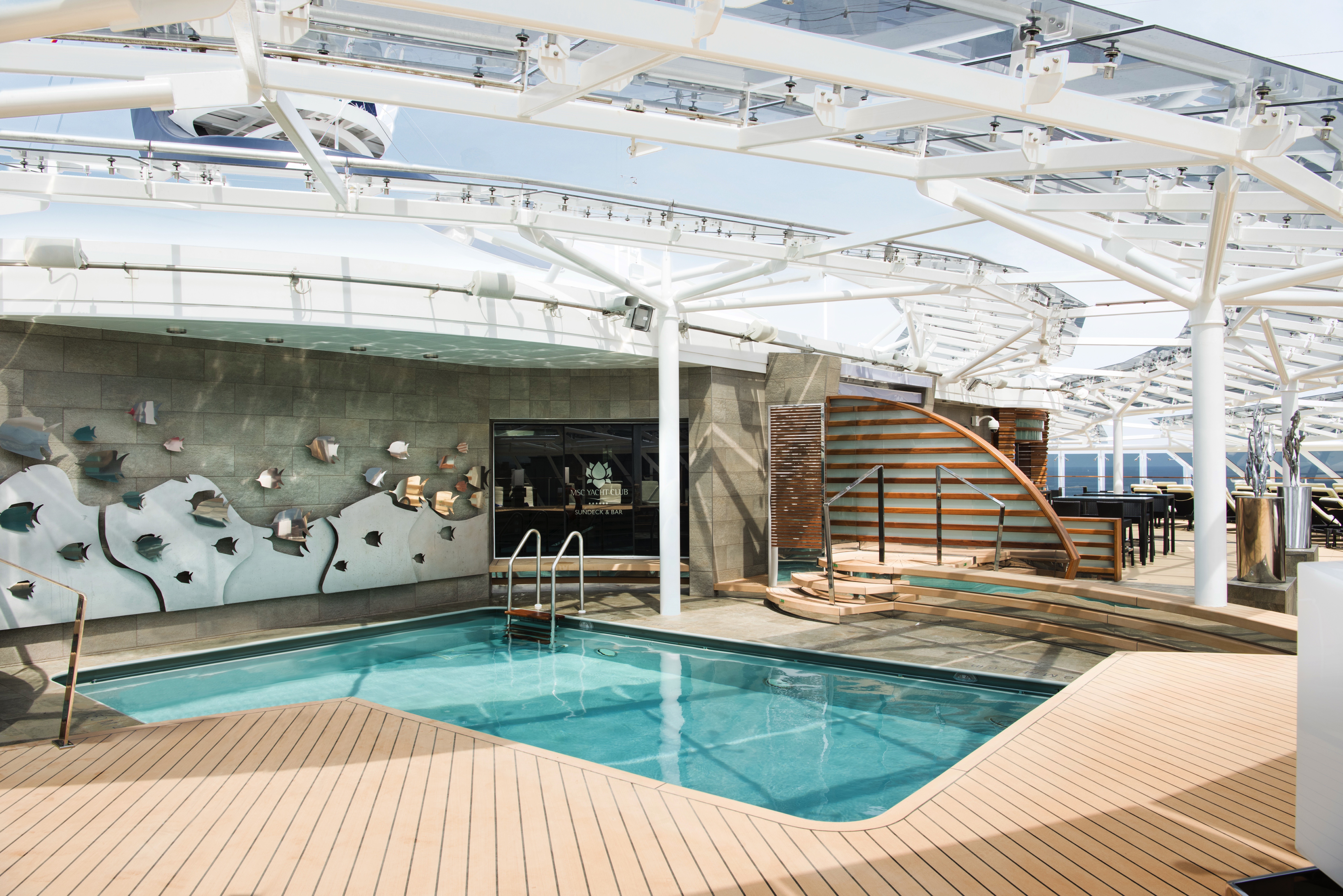 MSC Meraviglia - MSC Yacht Club Pool